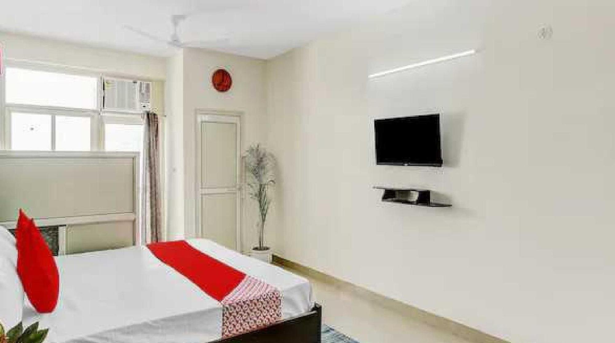 Hotel O Krishna Orchid Near Noida Sector 81 Metro Station Bagian luar foto